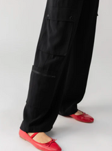 Load image into Gallery viewer, Ott Semi High Rise Cargo Pant in Black