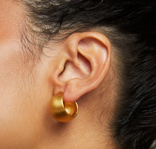 Load image into Gallery viewer, Flow Huggie Hoop Earrings