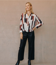 Load image into Gallery viewer, Pleated Button Down