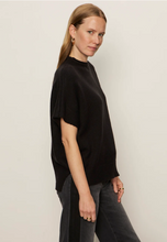 Load image into Gallery viewer, Easy Layering Shell in Black