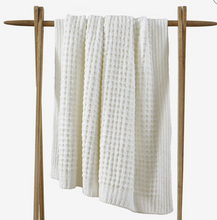 Load image into Gallery viewer, Waffle Lightweight Throw