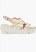Load image into Gallery viewer, Gold Max Platino Sandal