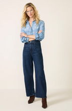 Load image into Gallery viewer, Arellia Barrel Skimmer Jean in Visage