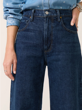 Load image into Gallery viewer, Arellia Barrel Skimmer Jean in Visage