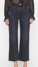 Load image into Gallery viewer, Le Jane Crop Jeans
