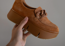 Load image into Gallery viewer, Princeton Camel Platform Sneakers
