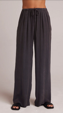 Load image into Gallery viewer, Easy Pleated Wide Leg Pant
