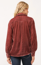 Load image into Gallery viewer, MIRABELLE SHIRT MARRON
