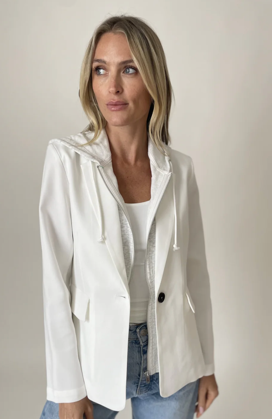 Drew Blazer in Dove White