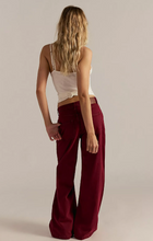 Load image into Gallery viewer, Stride Straight &#39;n Wide Jeans
