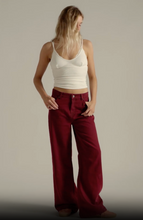 Load image into Gallery viewer, Stride Straight &#39;n Wide Jeans
