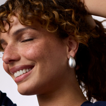 Load image into Gallery viewer, Wave Earring in Silver
