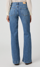 Load image into Gallery viewer, Leenah 32&quot; Wide Leg Jean
