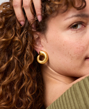 Load image into Gallery viewer, Solara Spiral Earring
