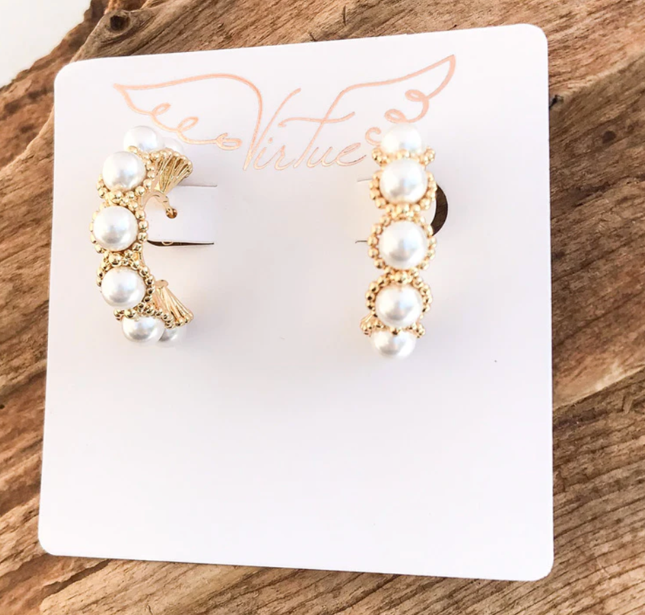 Fanned Pearl Hoops