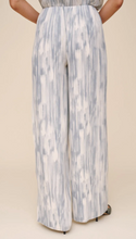 Load image into Gallery viewer, Pull-On Pleated Pant in Painted Snowfall
