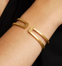 Load image into Gallery viewer, Mara Hinged Cuff
