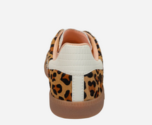 Load image into Gallery viewer, Cloud Sneaker in Leopard Camel
