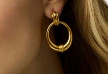 Load image into Gallery viewer, Portofino Doorknocker Earring in Gold
