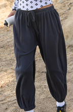 Load image into Gallery viewer, Momentum Balloon Pant in Black
