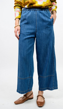 Load image into Gallery viewer, Barrel Jean in Indigo
