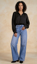 Load image into Gallery viewer, Hi Rise Barrel Jean
