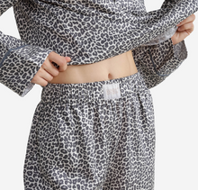 Load image into Gallery viewer, Woven Lyocell Long PJ Set in Leopard

