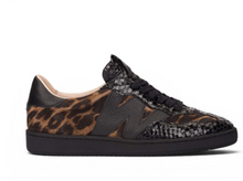 Load image into Gallery viewer, Wonders Dolmen Animal Print Sneakers
