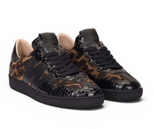 Load image into Gallery viewer, Wonders Dolmen Animal Print Sneakers
