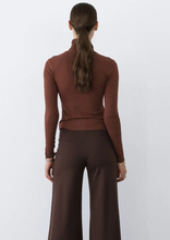 Load image into Gallery viewer, Modal Turtleneck In Cocoa
