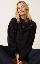 Load image into Gallery viewer, Timeless Pullover in Black
