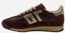 Load image into Gallery viewer, Jogger W26 Sneaker in Wine Gold
