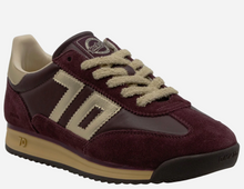 Load image into Gallery viewer, Jogger W26 Sneaker in Wine Gold
