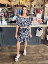 Load image into Gallery viewer, Black Venice Print Top
