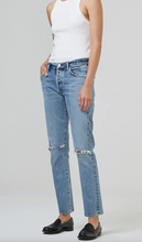 Load image into Gallery viewer, Emerson Mid Rise Relaxed Fit Jeans in Freeport
