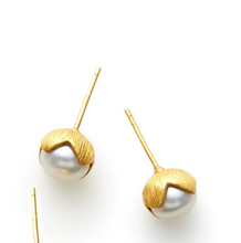 Load image into Gallery viewer, Penelope Pearl Studs
