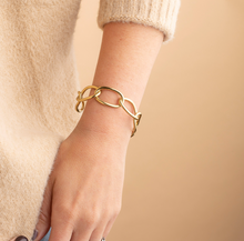 Load image into Gallery viewer, Gold Chain Cuff
