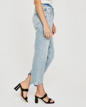 Load image into Gallery viewer, Kinsley Crop Jeans in Coastal Bay

