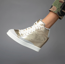Load image into Gallery viewer, Fearless Ouro Wedge Sneaker
