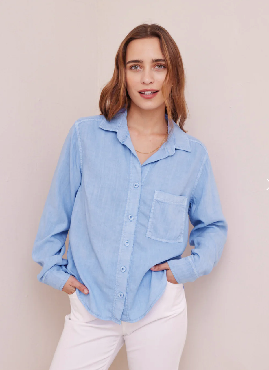 Dart Front Button Down in Bayside Blue